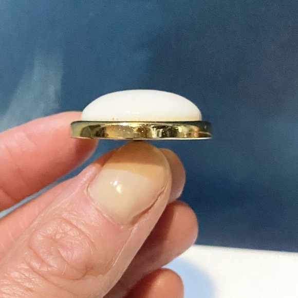 Vintage Large Thick White Plastic Dome Rimmed Gold Tone - Picture 4 of 4